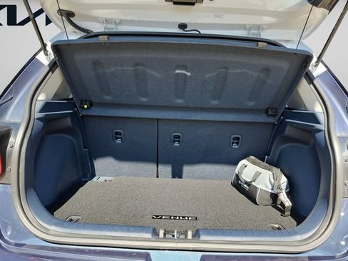 Used 2023 Hyundai Venue Limited FWD image 13