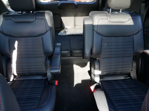 Used 2026 Ford Explorer ST-Line w/ ST-Line Street Pack AWD/4WD image 13