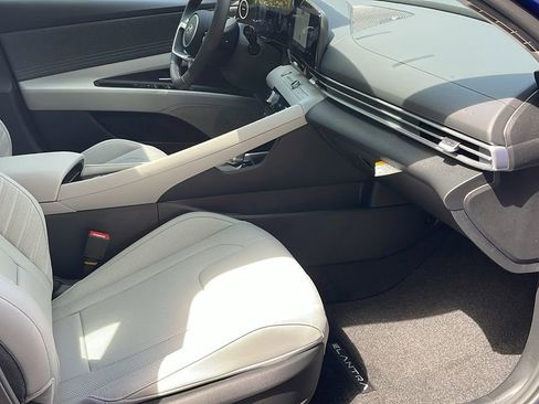 New 2025 Hyundai Elantra Limited image 33