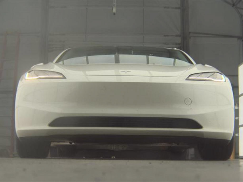 Used 2024 Tesla Model 3 Standard Range RWD image 3