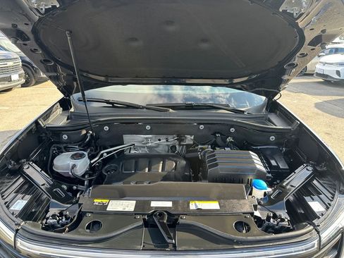 Used 2024 Volkswagen Atlas Cross Sport SE w/ Panoramic Sunroof Package image 25