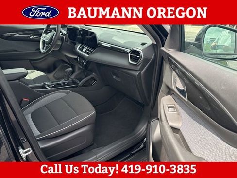 Used 2025 Chevrolet TrailBlazer LT AWD/4WD image 10