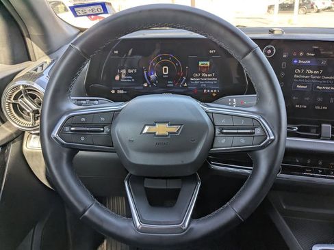 Used 2025 Chevrolet Equinox LT image 17