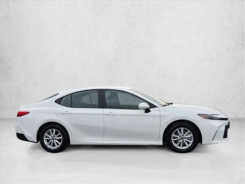 Used 2025 Toyota Camry LE image 4