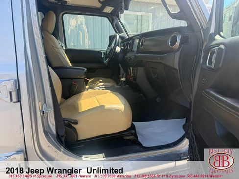 Used 2018 Jeep Wrangler Unlimited Rubicon w/ Dual Top Group AWD/4WD image 12