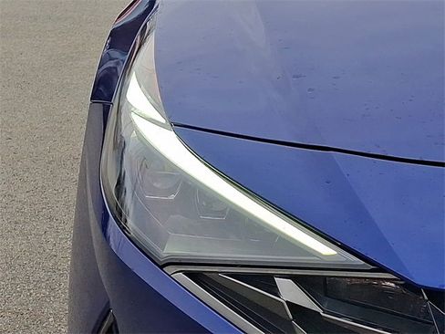 Certified 2022 Hyundai Elantra Limited image 9