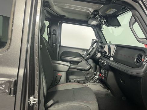 Used 2025 Jeep Wrangler Rubicon image 31