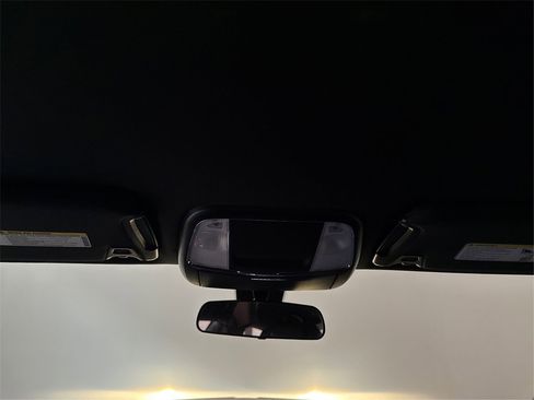 Used 2022 Dodge Charger SXT image 18