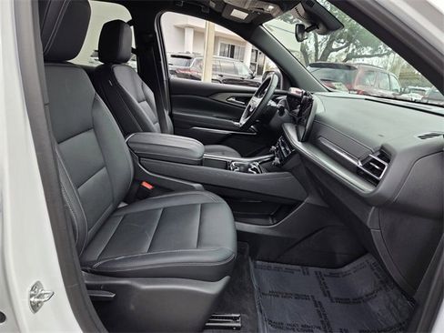 Used 2025 Chevrolet Traverse LT image 26