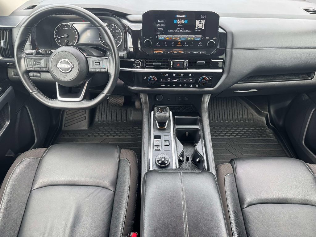 Used 2024 Nissan Pathfinder SL AWD/4WD image 11
