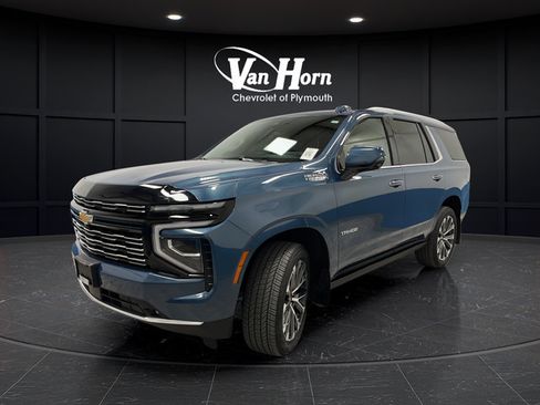 Used 2025 Chevrolet Tahoe High Country AWD/4WD image 3