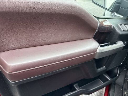 Used 2017 Ford F150 Platinum w/ Equipment Group 701A Luxury image 11