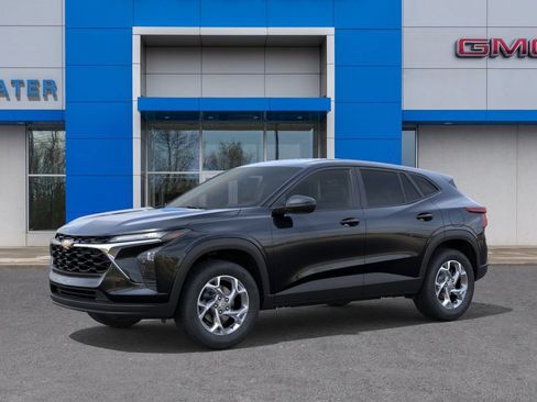 New 2026 Chevrolet Trax LS w/ LS Convenience Package FWD image 2
