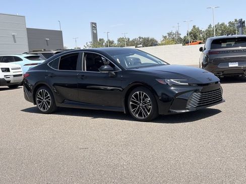 Used 2025 Toyota Camry XLE w/ Premium Plus Package FWD image 4