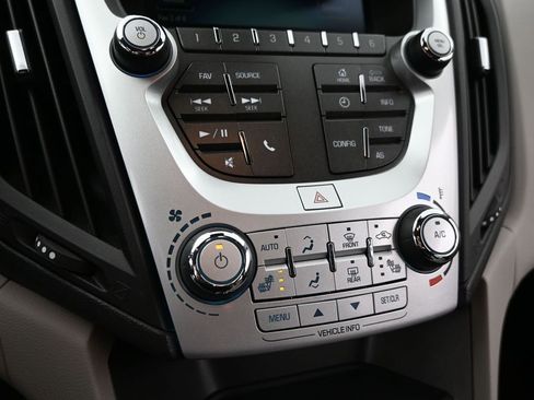 Used 2017 Chevrolet Equinox LT w/ Convenience Package image 17