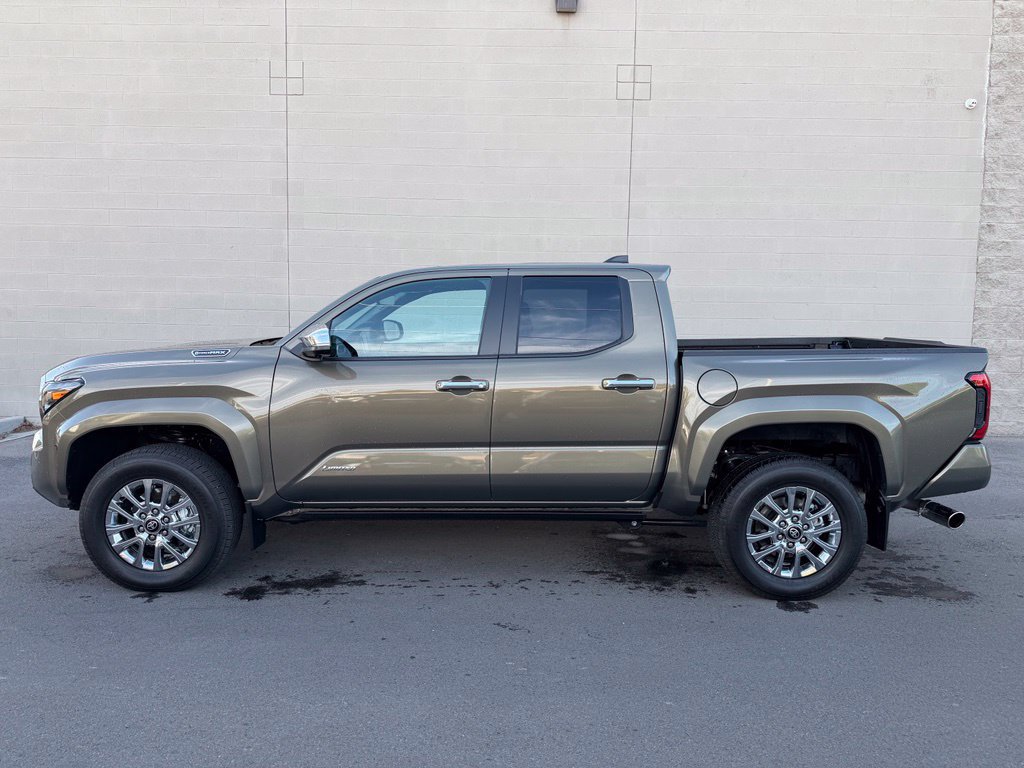 Used 2025 Toyota Tacoma Limited AWD/4WD image 2