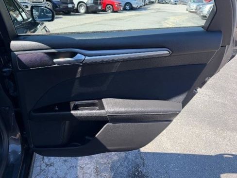 Used 2016 Ford Fusion SE FWD image 33