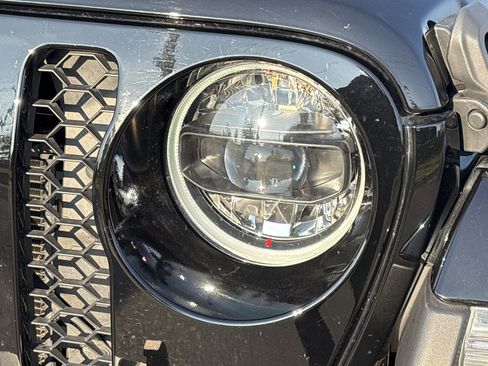 Certified 2023 Jeep Gladiator Willys image 11