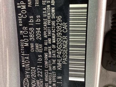 Used 2025 Hyundai Elantra Limited FWD image 11