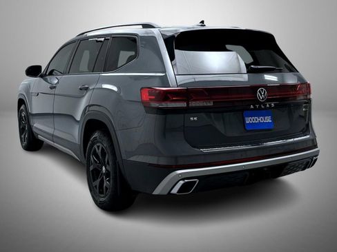 Used 2025 Volkswagen Atlas Peak Edition SE AWD/4WD image 7