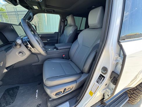 Used 2026 Lexus GX 550 w/ Accessory Package (ZB) AWD/4WD image 13