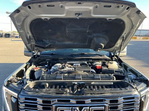 Used 2025 GMC Sierra 2500 Denali Ultimate AWD/4WD image 5