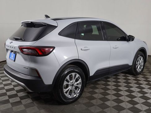 Used 2025 Ford Escape Active AWD/4WD image 8