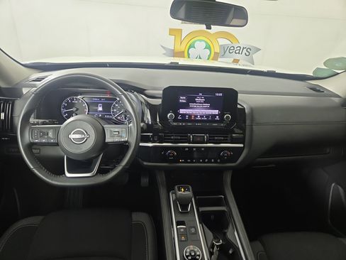 Used 2025 Nissan Pathfinder SV image 14