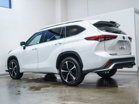 Used 2022 Toyota Highlander XSE AWD/4WD image 7
