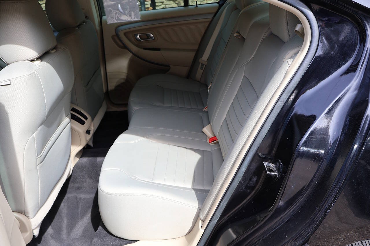 Used 2016 Ford Taurus SE FWD image 16
