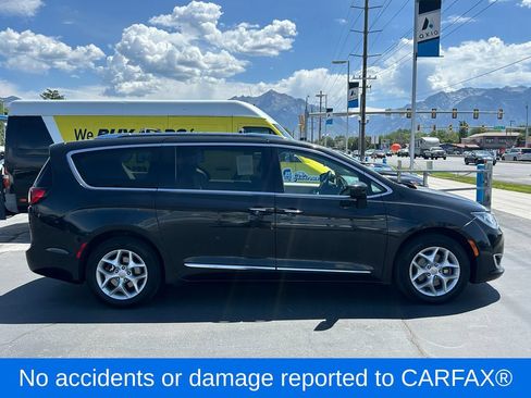 Used 2017 Chrysler Pacifica Touring-L Plus w/ Tire & Wheel Group FWD image 2