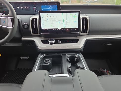 New 2026 Ford Expedition Active image 13