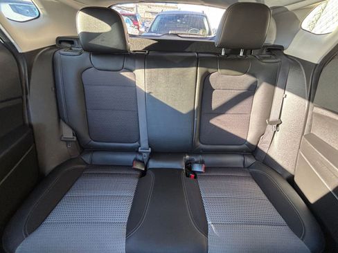 Used 2025 Chevrolet Trax LT image 38