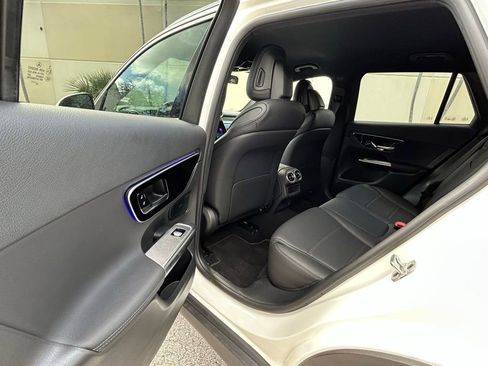 Used 2025 Mercedes-Benz GLC 300 4MATIC image 42