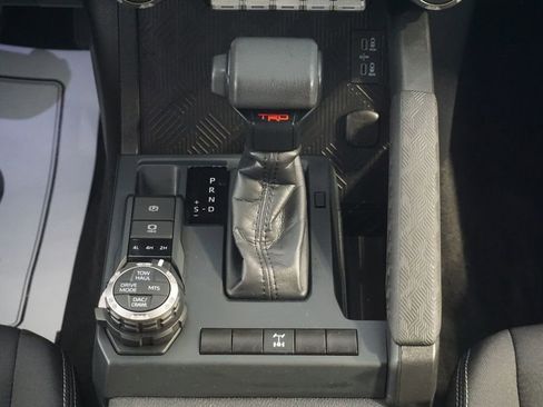 Certified 2025 Toyota Tacoma TRD Off-Road AWD/4WD image 29