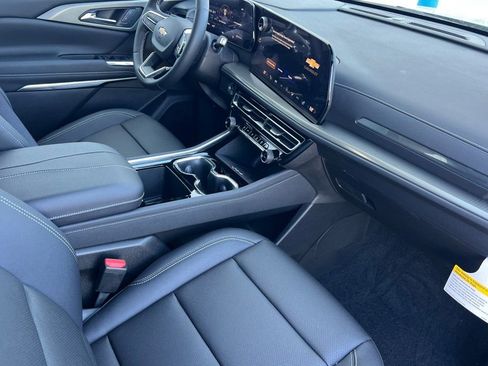 New 2026 Chevrolet Traverse LT w/ Driver Confidence Package AWD/4WD image 14