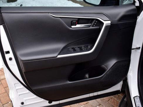 Used 2023 Toyota RAV4 Limited image 25