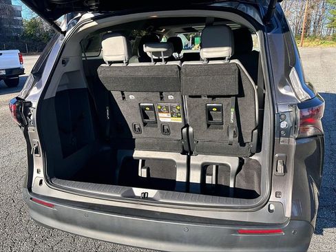 Used 2023 Toyota Sienna XLE image 21