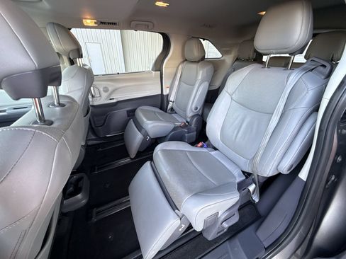 Certified 2021 Toyota Sienna Limited FWD image 25