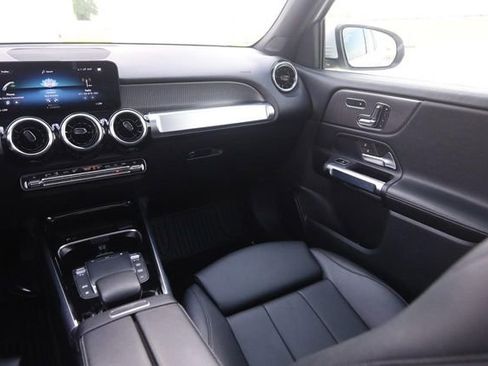 Used 2023 Mercedes-Benz GLB 250 4MATIC w/ Premium Package image 28