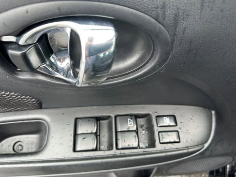 Used 2019 Nissan Versa SV FWD image 11