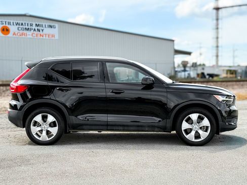 Used 2022 Volvo XC40 T5 Momentum AWD/4WD image 7