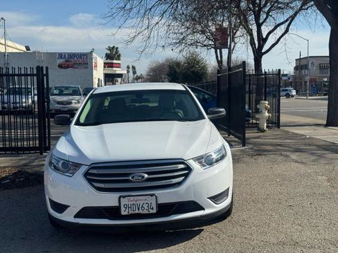 Used 2015 Ford Taurus SE FWD image 5