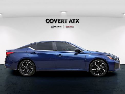Used 2023 Nissan Altima 2.5 SR w/ SR Premium Package FWD image 8