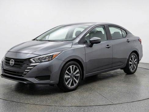 Used 2025 Nissan Versa SV image 3