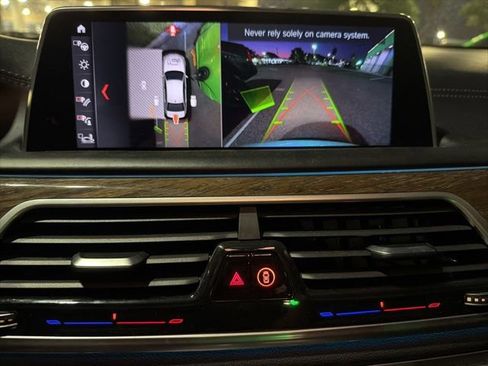 Used 2018 BMW 750i image 10