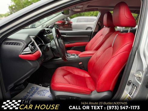 Used 2019 Toyota Camry XSE FWD image 18