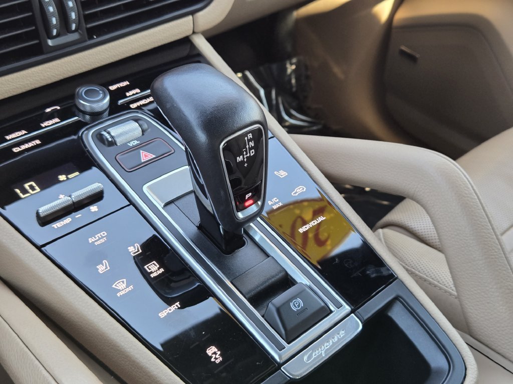 Used 2022 Porsche Cayenne AWD/4WD image 20