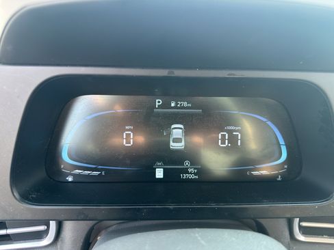 Certified 2024 Hyundai Elantra SE image 9