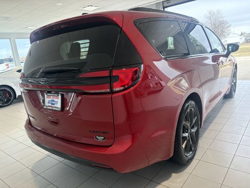 Used 2026 Chrysler Pacifica Limited w/ S Appearance Package image 4